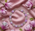 RÓŻOWA BRANSOLETKA W KWIATACH MAGNOLII
