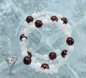 PŁOMIEŃ LODU BRANSOLETKA POTRÓJNA Z CZERWONYCH KORALIKÓW I KORALIKÓW LODOWYCH OD VVA JEWELRY
