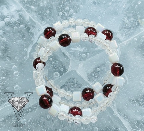 PŁOMIEŃ LODU BRANSOLETKA POTRÓJNA Z CZERWONYCH KORALIKÓW I KORALIKÓW LODOWYCH OD VVA JEWELRY