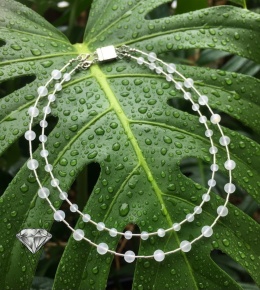 NASZYJNIK ,,HARMONIA ŚWIATŁA" Z SELENITU OD VIVA JEWELRY & ART