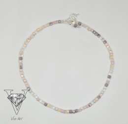 OBRAZ NASZYJNIKA Z KORALIKÓW AKRYLOWYCH OD VIVA JEWELRY